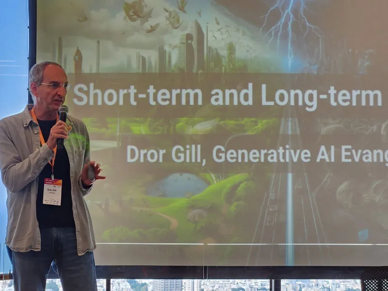 Dror Gill speaking about AI